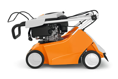 Primo piano del manubrio dell'arieggiatore RL 540 di Stihl