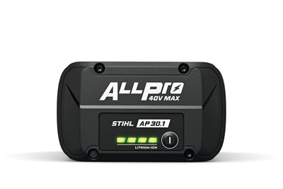 Vista frontale della batteria Stihl AP 30.1 nera con quattro LED verdi e pulsante circolare.