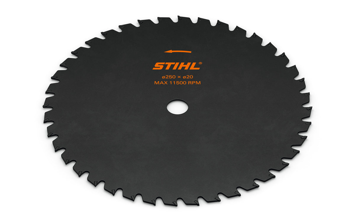 Lama tagliaerba STIHL con un diametro di 250 mm in acciaio, ideale per erba tenace e secca