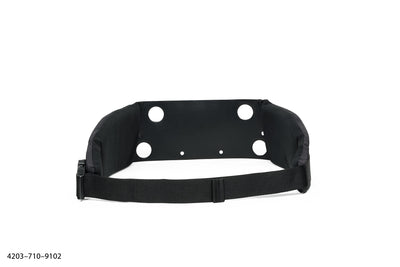Cinturone nero con fascia imbottita, cinghia regolabile e fibbia laterale.