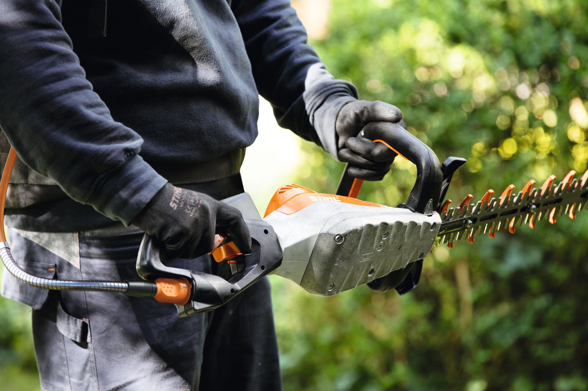 Dettaglio del coltello del tosasiepi Stihl HSA 94 R