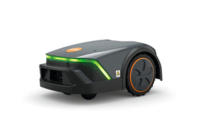 Robot tosaerba Stihl iMOW 4 EVO visto dal lato anteriore destro su sfondo bianco.