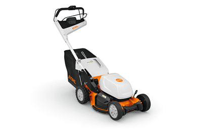 Tosaerba a batteria Stihl RMA 750 V con cesto raccoglierba nero, visto dall'alto a tre quarti.
