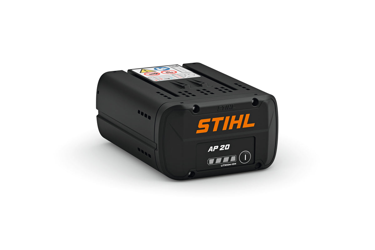 Batteria Stihl AP 20 nera vista di tre quarti su sfondo bianco