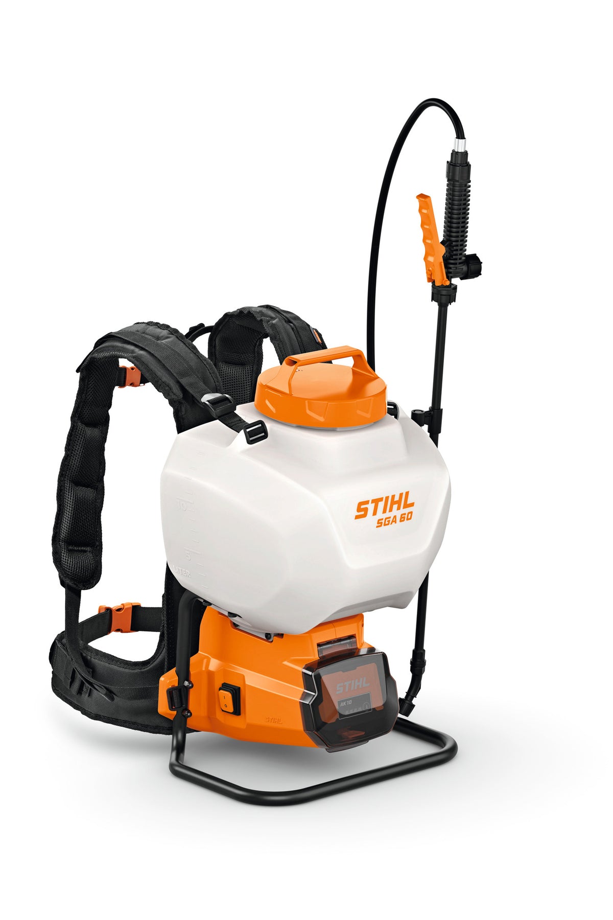 Vista frontale dell'irroratore Stihl SGA 60 con gruppo batteria, serbatoio e cinghie dorsali.