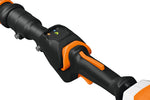 Primo piano dell'impugnatura con comandi e display del potatore Stihl HTA 140 B.