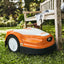 Robot Tosaerba Stihl RMI 422 P vicino alla docking station, evidenziando il processo di rientro automatico