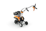 Motozappa Stihl MH 445 R con manubrio, motore, frese e ruote di trasporto, vista frontale laterale.