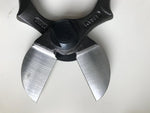 Tagliatubi a cricchetto con lame affilate in acciaio temperato, ideale per tubi in PVC, PEX e CPVC. Strumento professionale per idraulici e fai-da-te, garantisce tagli precisi e puliti. Design ergonomico per un uso confortevole.