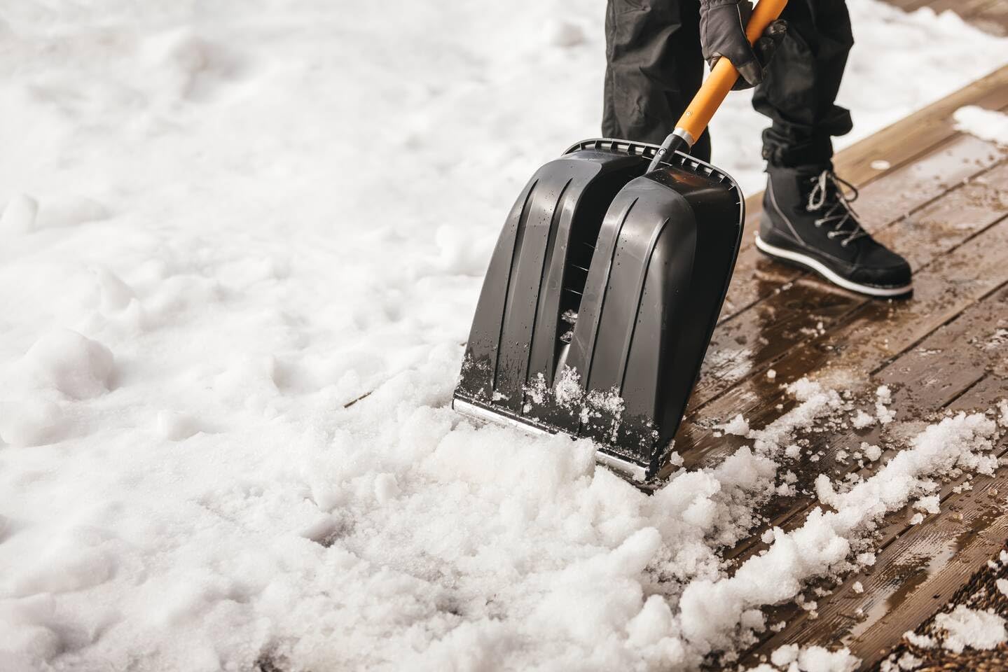 Dettaglio lama in polimero pala da neve Fiskars X-Series