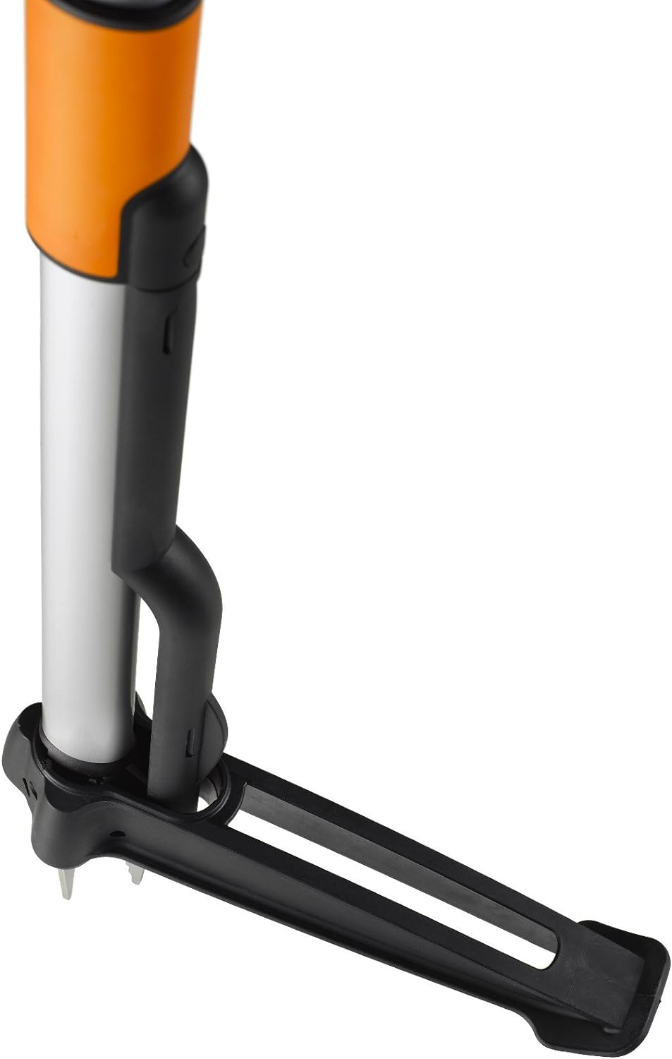 Dettaglio meccanismo e pedale dell'estirpatore telescopico Fiskars SmartFit