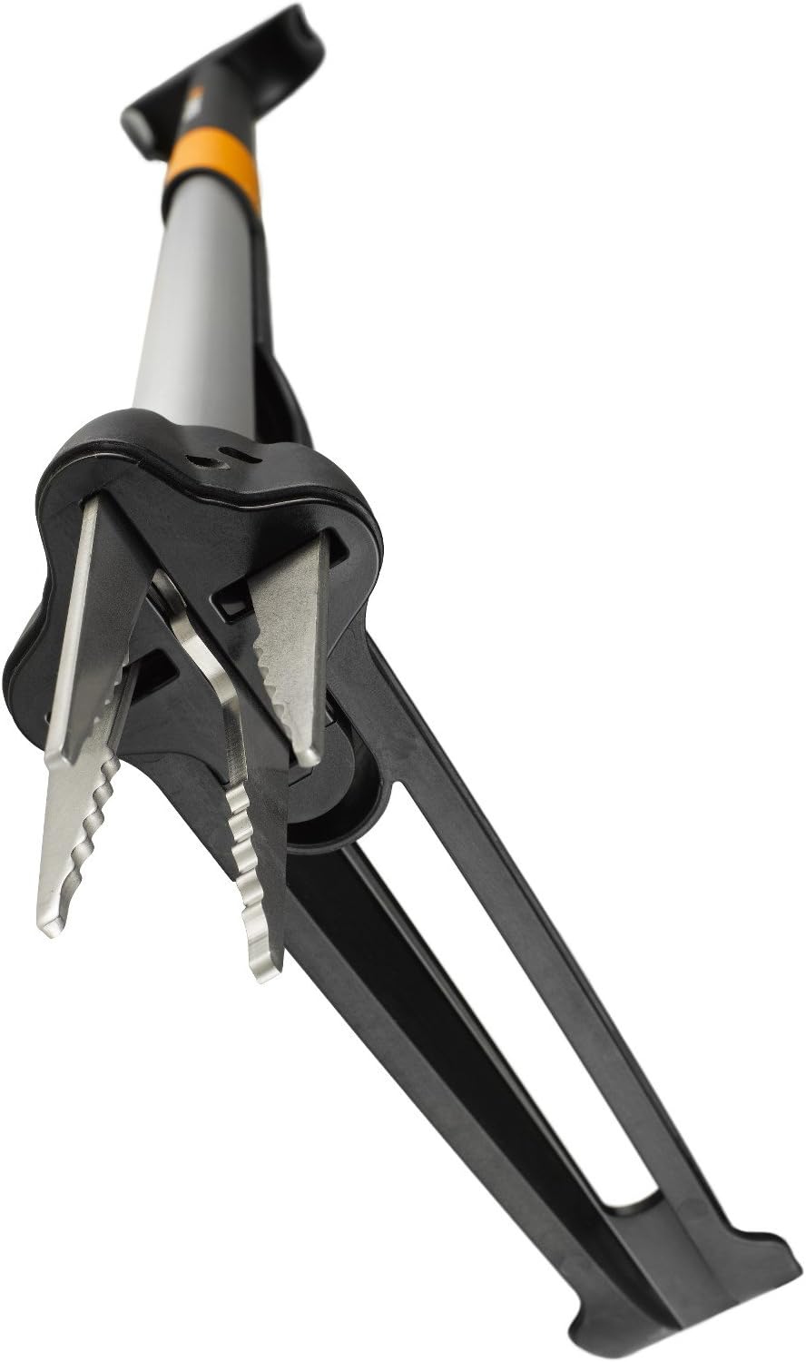 Dettaglio punte di presa in metallo dell'estirpatore Fiskars SmartFit