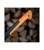 Impugnatura ergonomica ascia da spacco Fiskars serie X colore arancione e nero