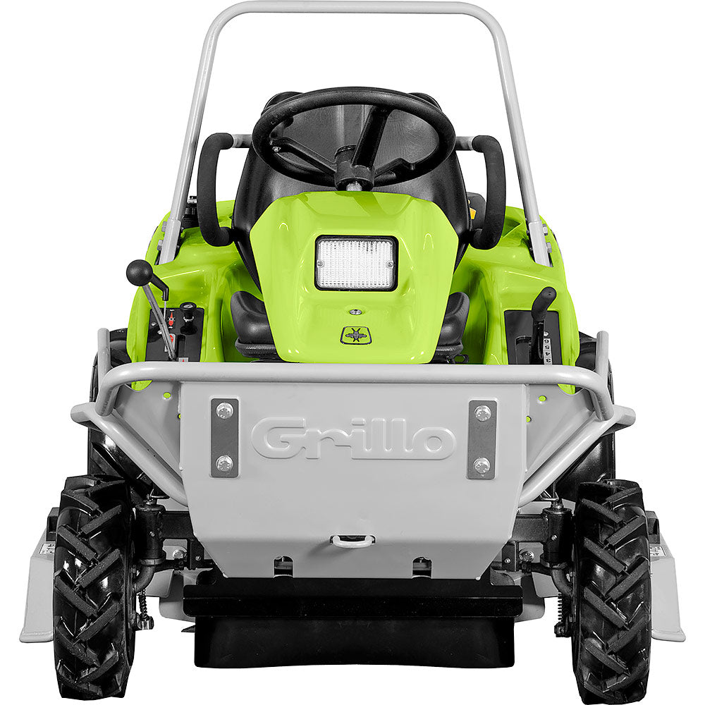 Vista frontale trattore trinciaerba Grillo Climber 8.22 con protezione anteriore e pneumatici tractor