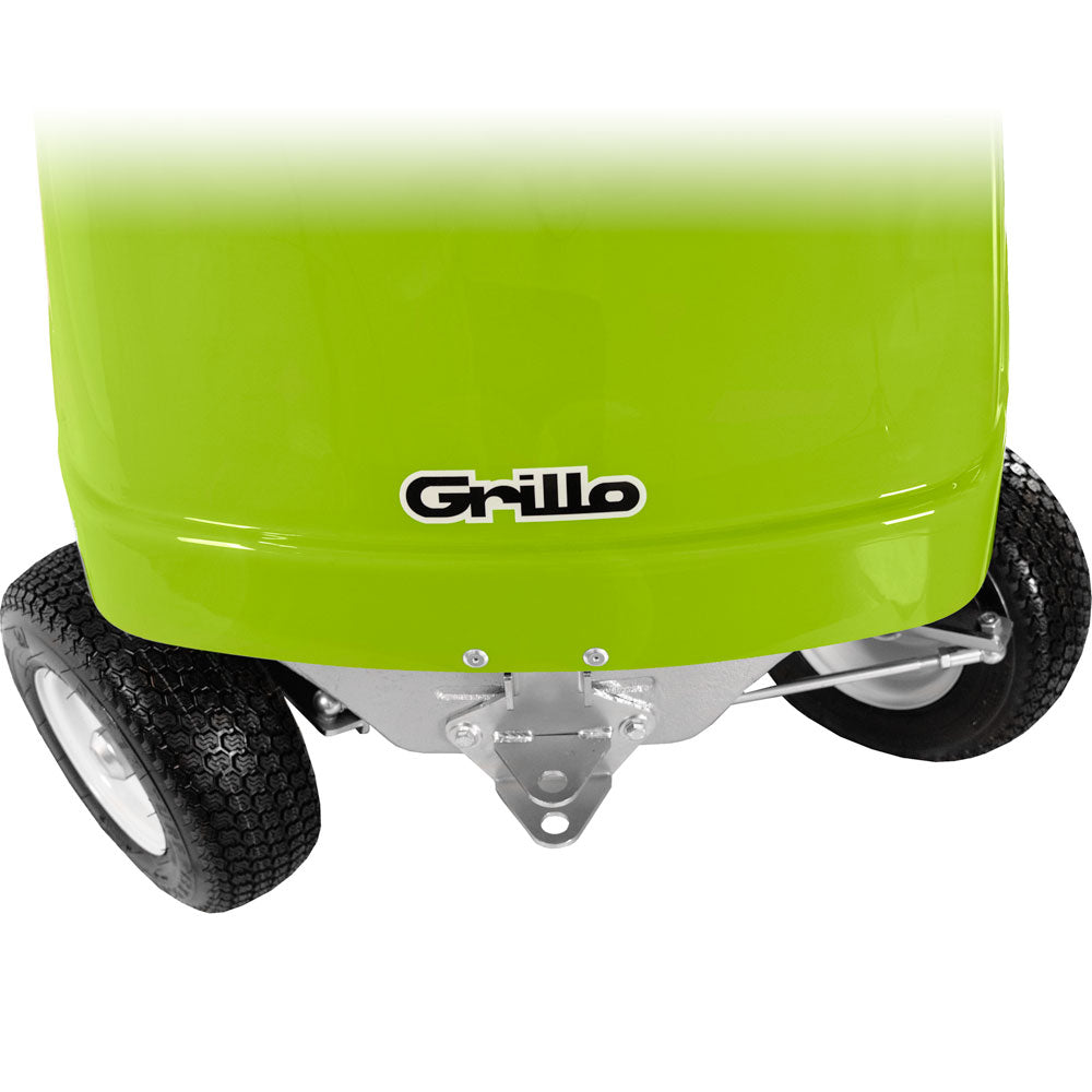 Dettaglio posteriore con logo Grillo e gancio di traino su FD 220 R