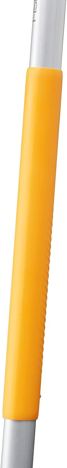 Rivestimento grip arancione sul manico in alluminio della pala spingineve Fiskars X-series