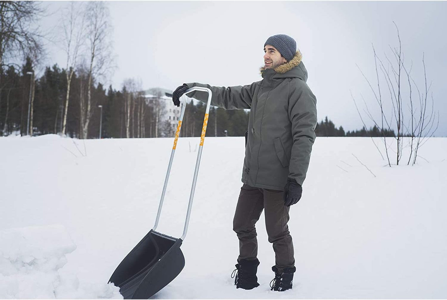Slitta spingineve Fiskars SnowXpert 74 cm con impugnatura ergonomica