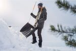 Slitta spingineve Fiskars SnowXpert 74 cm con manico in alluminio e pala larga