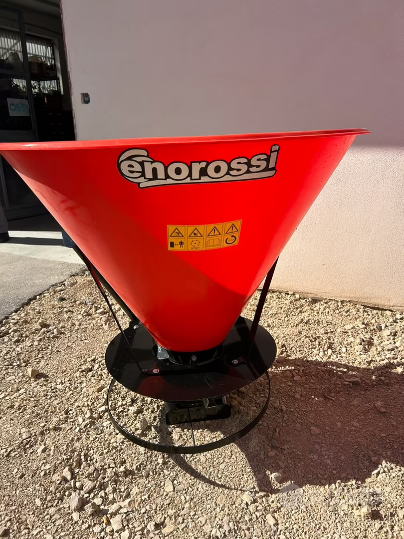 Spandiconcime Enorossi ENOSPE PVC 500 L in plastica tramoggia rossa