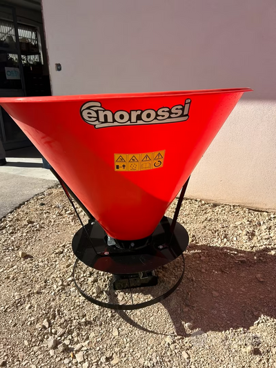 Spandiconcime Enorossi ENOSPE PVC 500 L in plastica tramoggia rossa