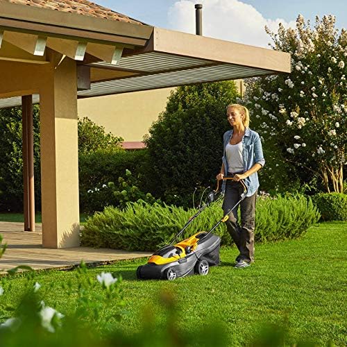 Uso del tagliaerba a batteria Stiga Collector 136 AE su prato