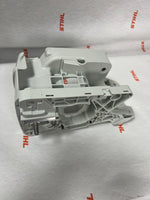 Dettaglio inferiore carcassa motore Stihl per motosega MS 251 C-BE e MS 231 C-BE con nervature di rinforzo