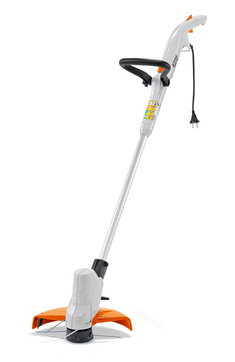 Rifinitore elettrico Stihl FSE 52 con asta telescopica e protezione parasassi