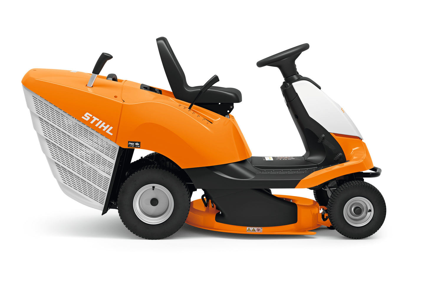 Trattorino da giardino Stihl RT 4082 vista laterale con piatto di taglio
