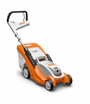Tosaerba a batteria STIHL RMA 339 C con manubrio monostegola e cesto raccoglierba