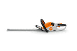 Vista laterale opposta del tagliasiepi a batteria STIHL HSA 40 con lama lunga su sfondo bianco