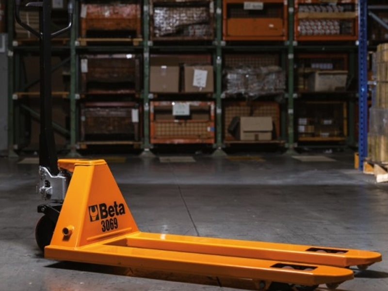 Transpalette manuel Beta 3069 charge maximale de 2.500 Kg.