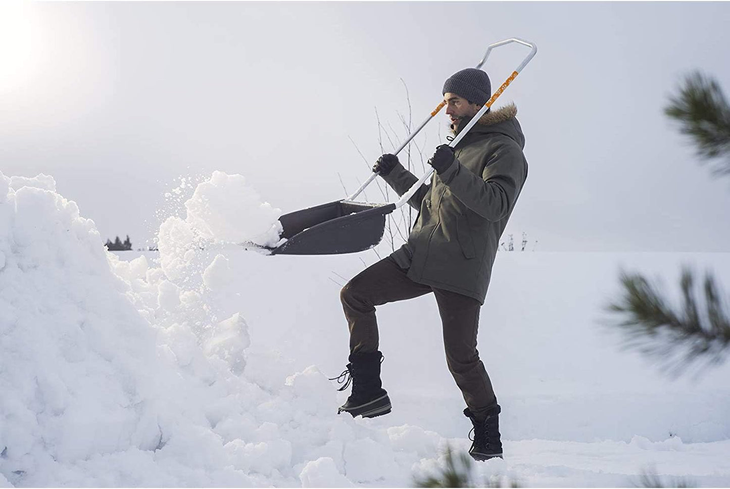 Utilizzo slitta spingineve Fiskars SnowXpert 74 cm per rimozione neve